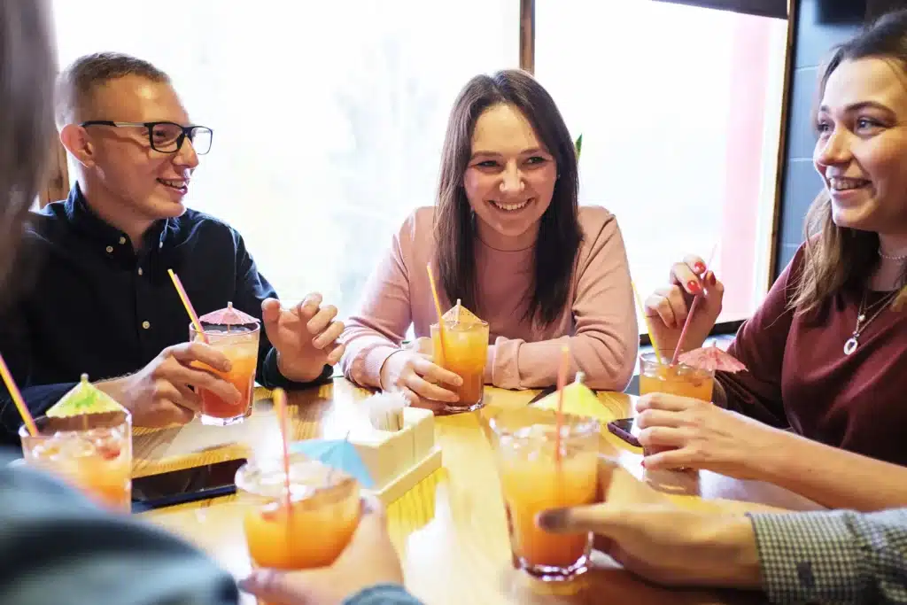 ambiance conviviale grâce à un traiteur pour entreprise
