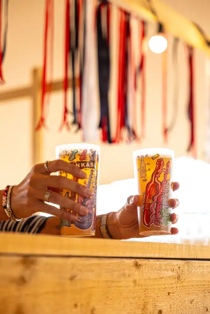 Convivialité des Événements Internes en Été Chaleureux