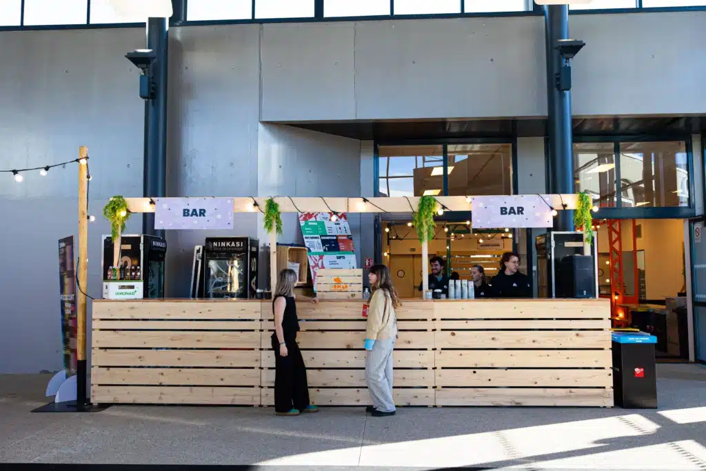 Traiteur entreprise Lyon : de la salle de réunion à la garden-party,